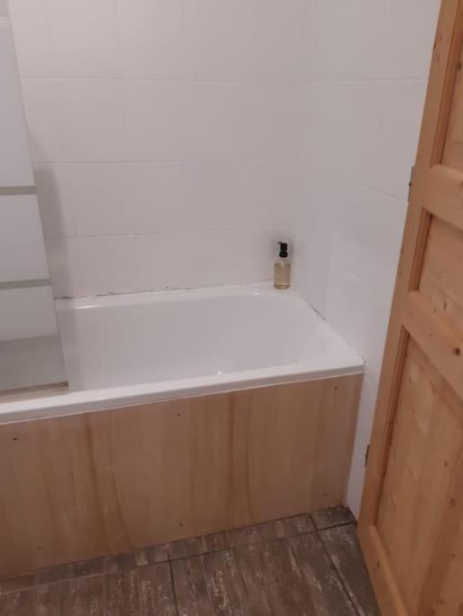 Charmante Maison Renovee, Proche Lac Et Centre-Ville LʼIsle-Jourdain Kültér fotó